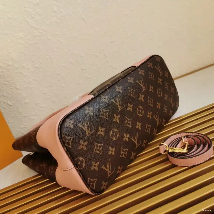 Bags 206B570011 LV 0709